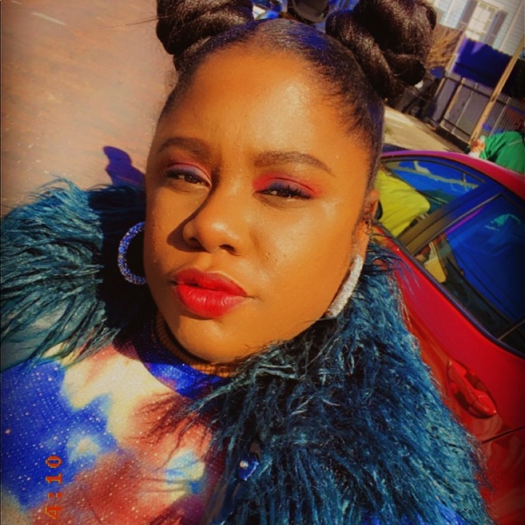 Meet your Posher, Brooke - Picture 1 of 1